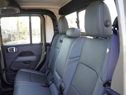 New 2026 Jeep Gladiator Mojave image 19