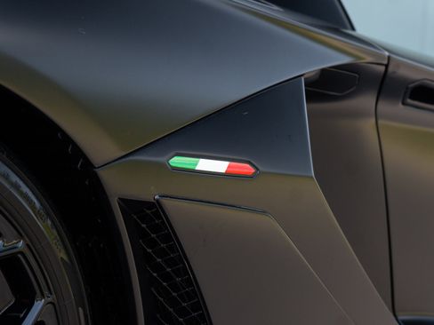Used 2020 Lamborghini Aventador SVJ AWD/4WD image 19