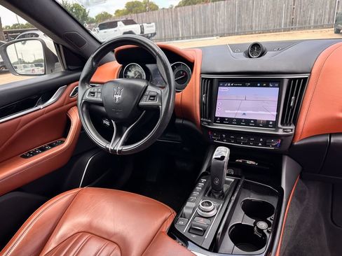 Used 2022 Maserati Levante GT AWD/4WD image 10