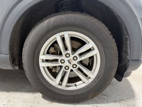 Used 2020 Ford Explorer XLT image 23