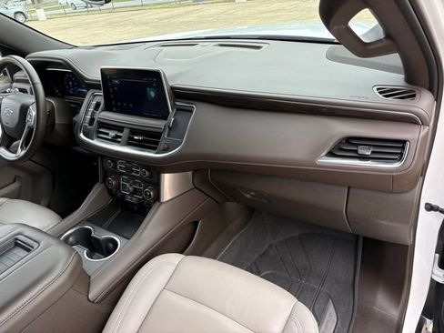 Used 2024 Chevrolet Tahoe Z71 w/ Luxury Package AWD/4WD image 16