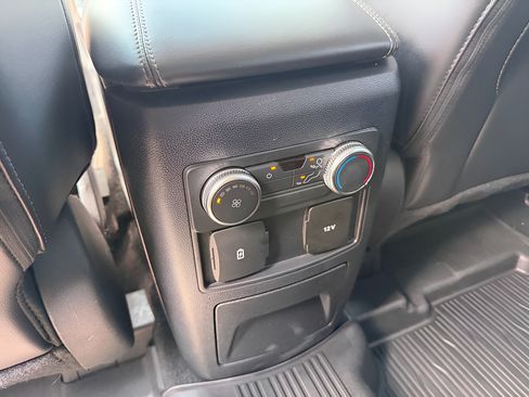Used 2022 Ford Explorer XLT w/ Equipment Group 202A AWD/4WD image 25