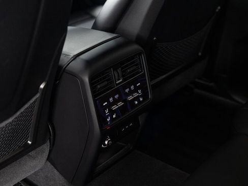 Certified 2025 Porsche Cayenne Coupe image 32