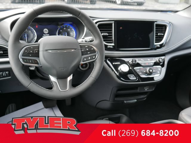 New 2027 Chrysler Pacifica Select FWD image 42