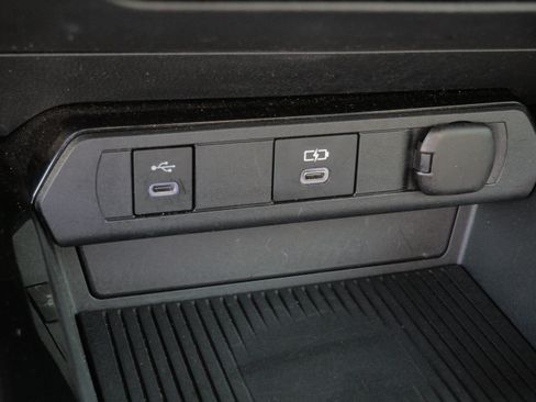 Certified 2025 Toyota Prius LE FWD image 31