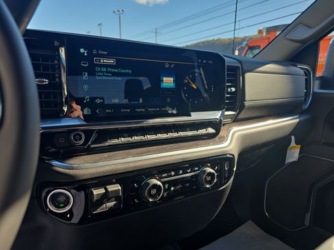 Used 2025 Chevrolet Silverado 2500 LTZ w/ Snow Plow Prep/Camper Package image 26