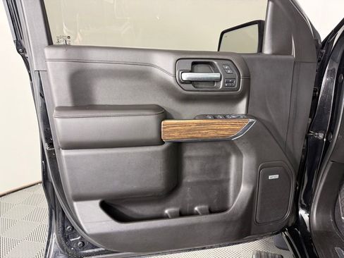 Used 2019 Chevrolet Silverado 1500 High Country w/ Technology Package AWD/4WD image 17