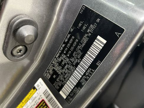 Used 2024 Toyota Highlander XLE image 30