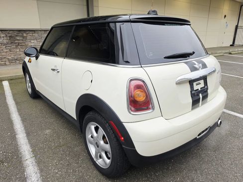 Used 2010 MINI Cooper Hardtop FWD image 3