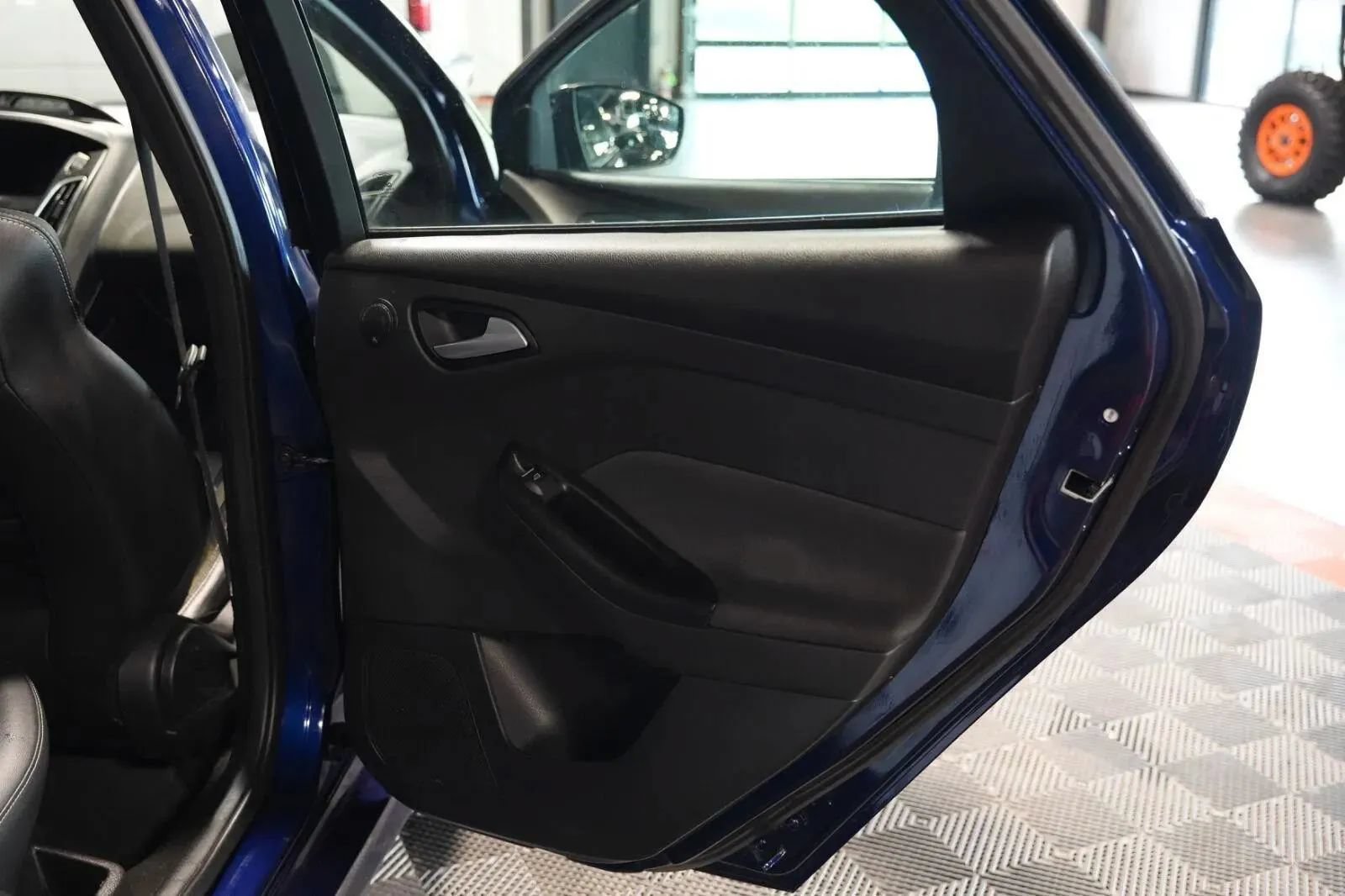 Used 2017 Ford Focus ST w/ Equipment Group 401A FWD image 44