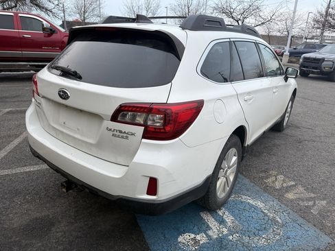 Used 2017 Subaru Outback 2.5i Premium image 7