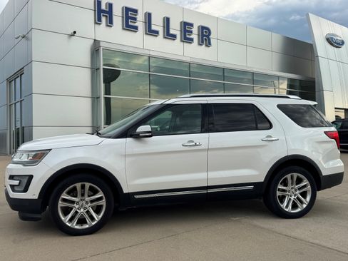 Used 2016 Ford Explorer Limited w/ Equipment Group 301A FWD image 3