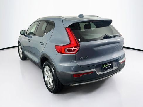Used 2020 Volvo XC40 T4 Momentum FWD image 5