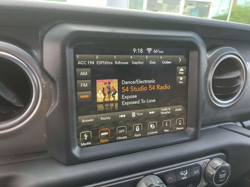 Used 2018 Jeep Wrangler Unlimited Sahara image 24