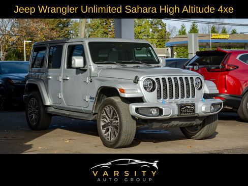 Used 2022 Jeep Wrangler Unlimited Sahara image 3