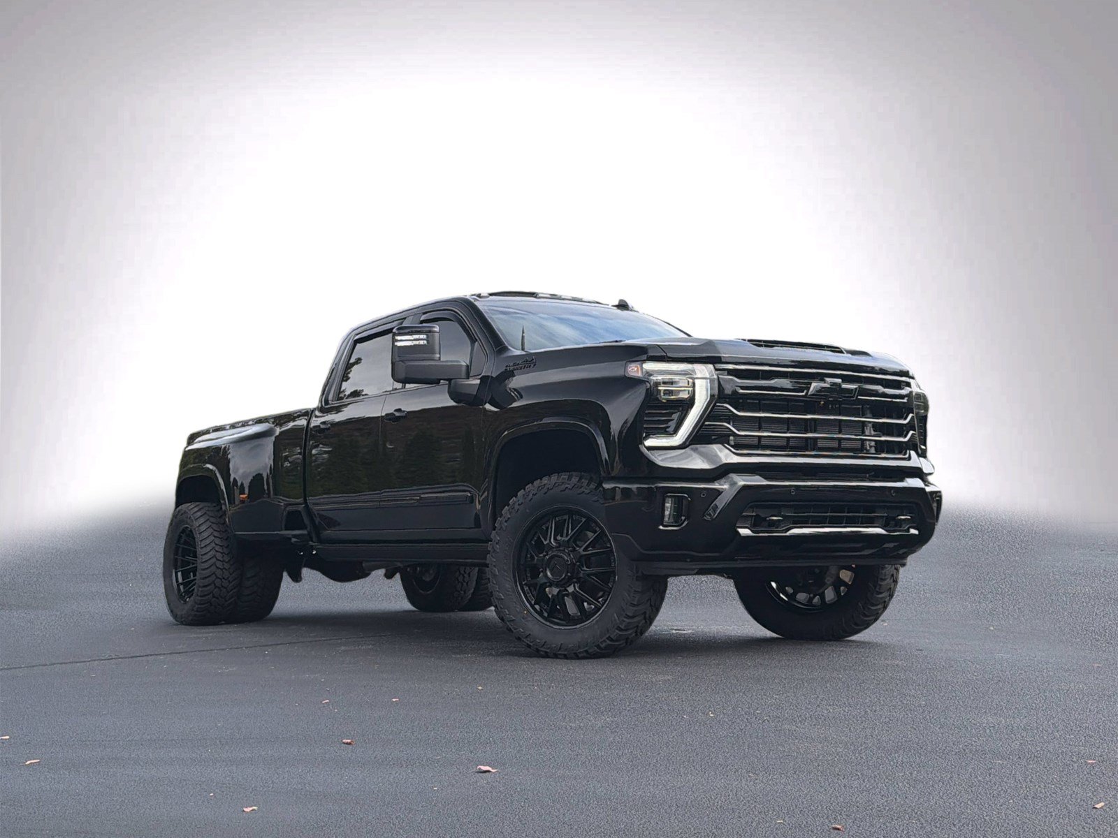 Used 2026 Chevrolet Silverado 3500 High Country w/ High Country Premium Package AWD/4WD image 2
