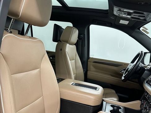 Used 2022 Chevrolet Suburban Premier w/ Premium Package AWD/4WD image 39