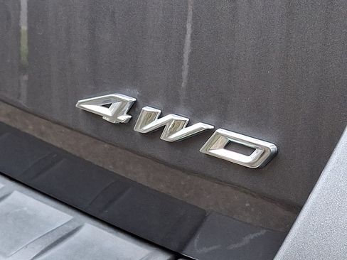 Used 2023 Ford Explorer XLT AWD/4WD image 5