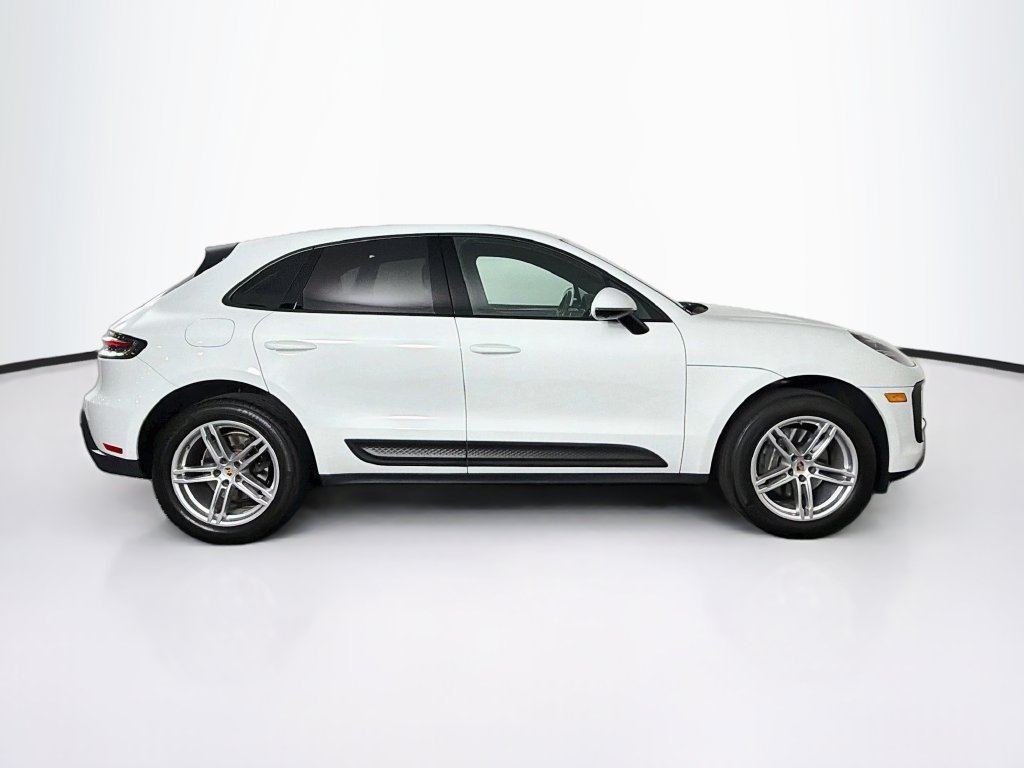 Certified 2023 Porsche Macan AWD/4WD image 8