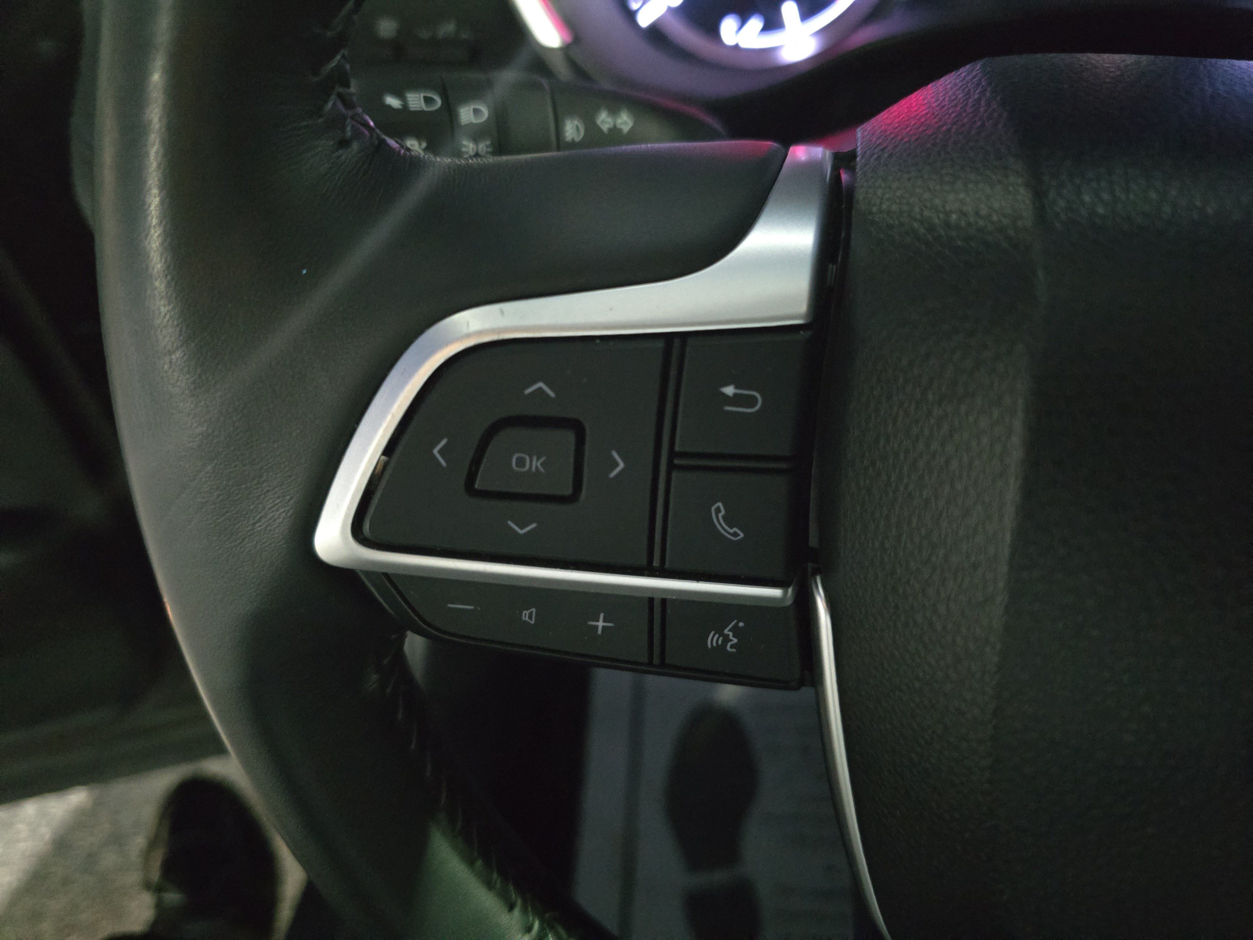 Used 2023 Toyota Highlander XLE FWD image 17