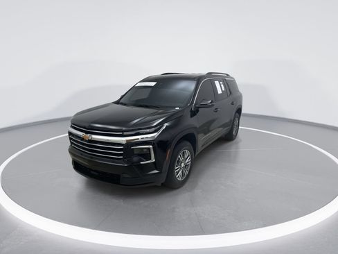 Used 2025 Chevrolet Traverse LT FWD image 5