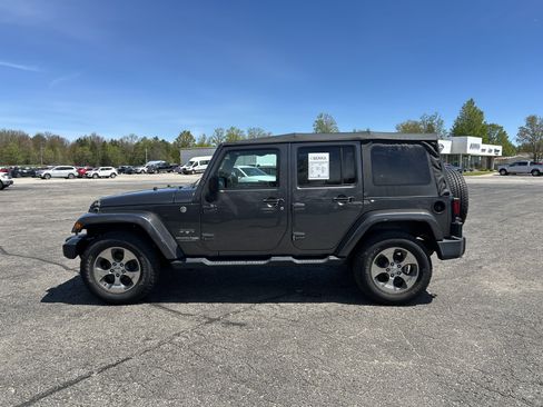 Used 2018 Jeep Wrangler Unlimited Sahara w/ Trailer Tow Group AWD/4WD image 6