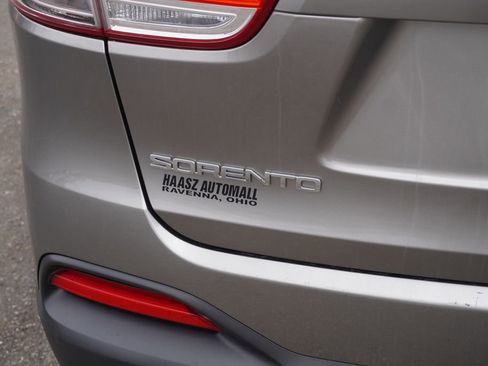 Used 2016 Kia Sorento L image 7