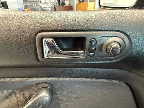 Used 2001 Volkswagen Golf GL image 16