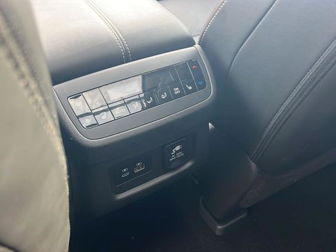 Used 2023 Nissan Pathfinder Platinum AWD/4WD image 12