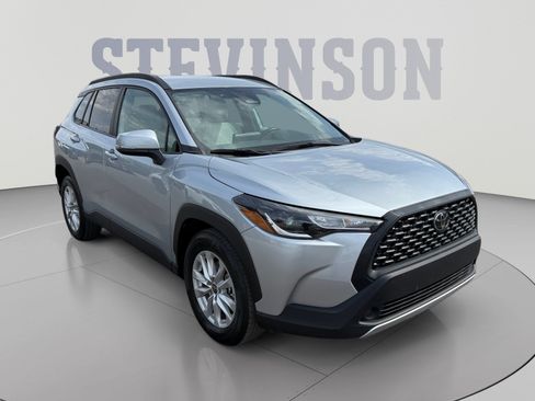 Used 2023 Toyota Corolla Cross LE AWD/4WD image 7