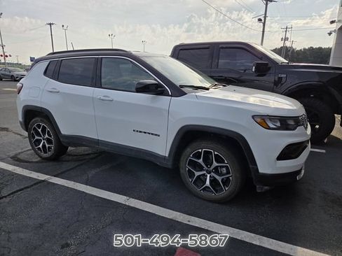 Used 2026 Jeep Compass Limited AWD/4WD image 3