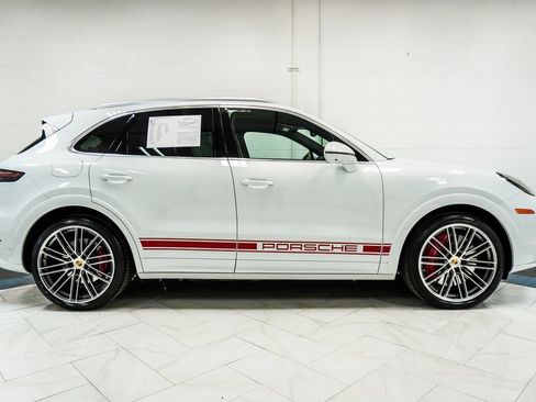 Used 2021 Porsche Cayenne Turbo image 9