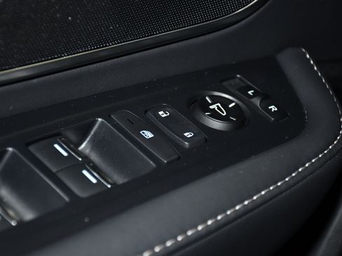 Certified 2025 Acura RDX SH-AWD image 32
