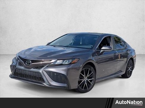 Used 2022 Toyota Camry SE FWD image 1