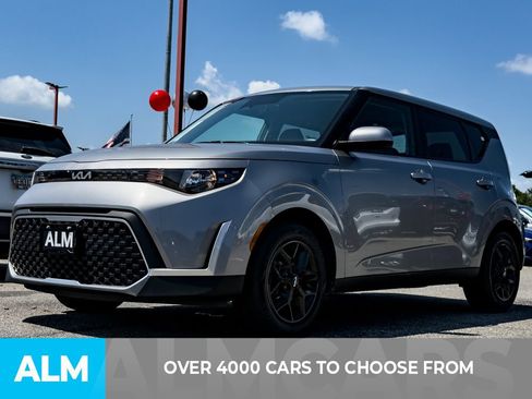 Used 2024 Kia Soul LX w/ Option Group 015 FWD image 2