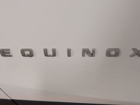 Used 2018 Chevrolet Equinox LT FWD image 17