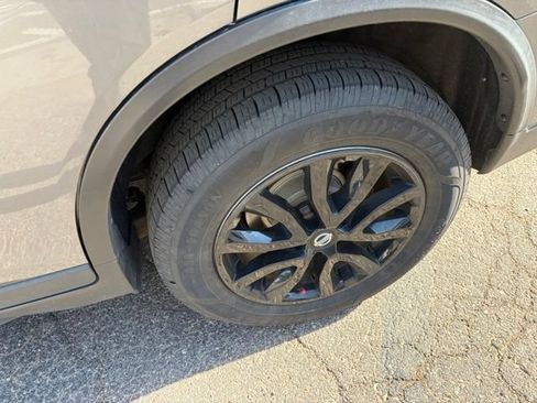 Used 2017 Nissan Rogue SV AWD/4WD image 12