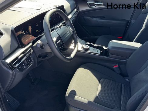 New 2026 Kia Sportage LX FWD image 11