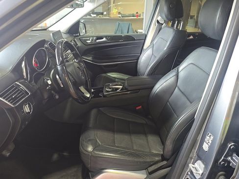 Used 2018 Mercedes-Benz GLS 550 4MATIC w/ Driver Assistance Package image 4