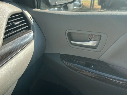 Used 2015 Toyota Sienna XLE w/ XLE Navigation Package AWD/4WD image 41