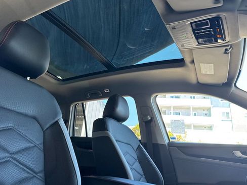 New 2025 Volkswagen Atlas Peak Edition SE image 15