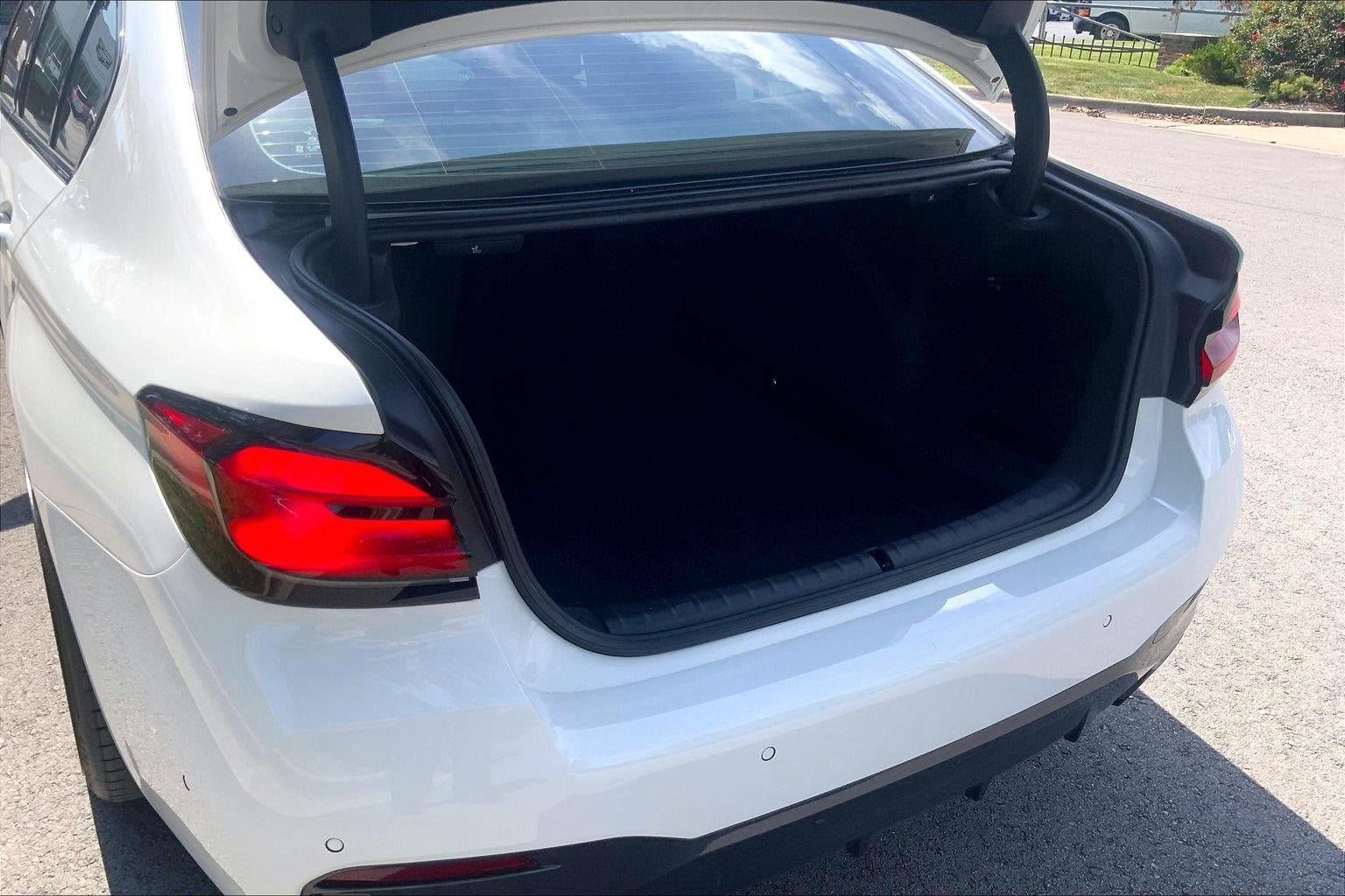 Used 2023 BMW M550i xDrive w/ Parking Assistance Package AWD/4WD image 4