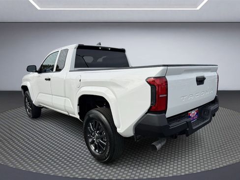 Used 2024 Toyota Tacoma SR image 4