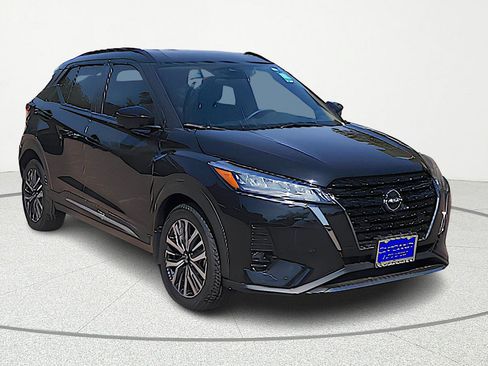 Certified 2023 Nissan Kicks SR image 1