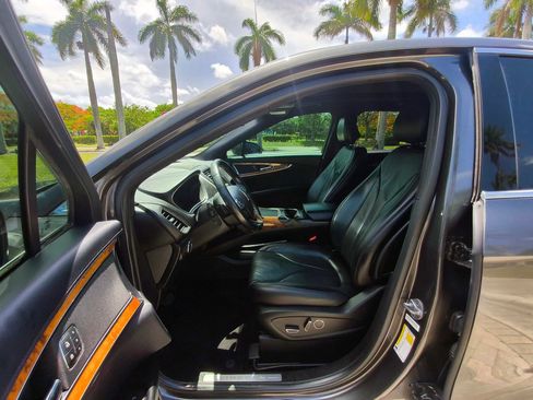 Used 2018 Lincoln MKX Reserve FWD image 21