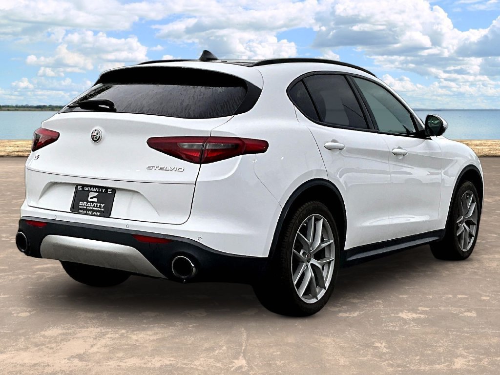 Used 2019 Alfa Romeo Stelvio Ti Sport w/ Quick Order Package 22S Sport AWD/4WD image 4