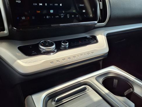 Used 2025 Ford Expedition Active image 20