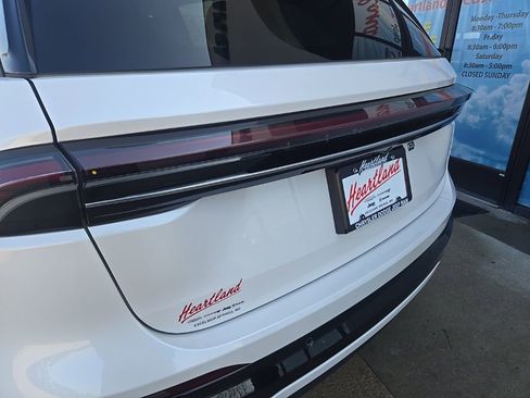 Used 2025 Lincoln Nautilus Reserve image 19