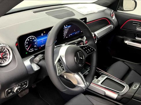 New 2025 Mercedes-Benz GLB 250 GLB 250 image 8