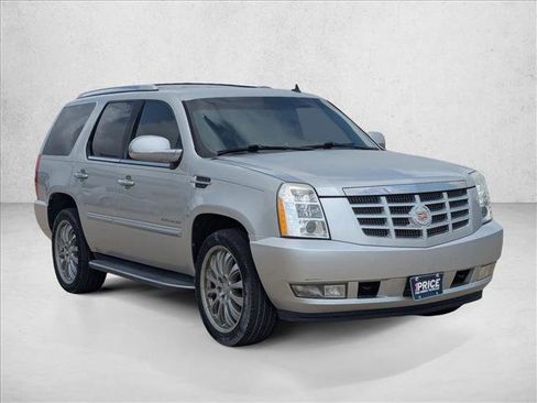 Used 2013 Cadillac Escalade 2WD image 3